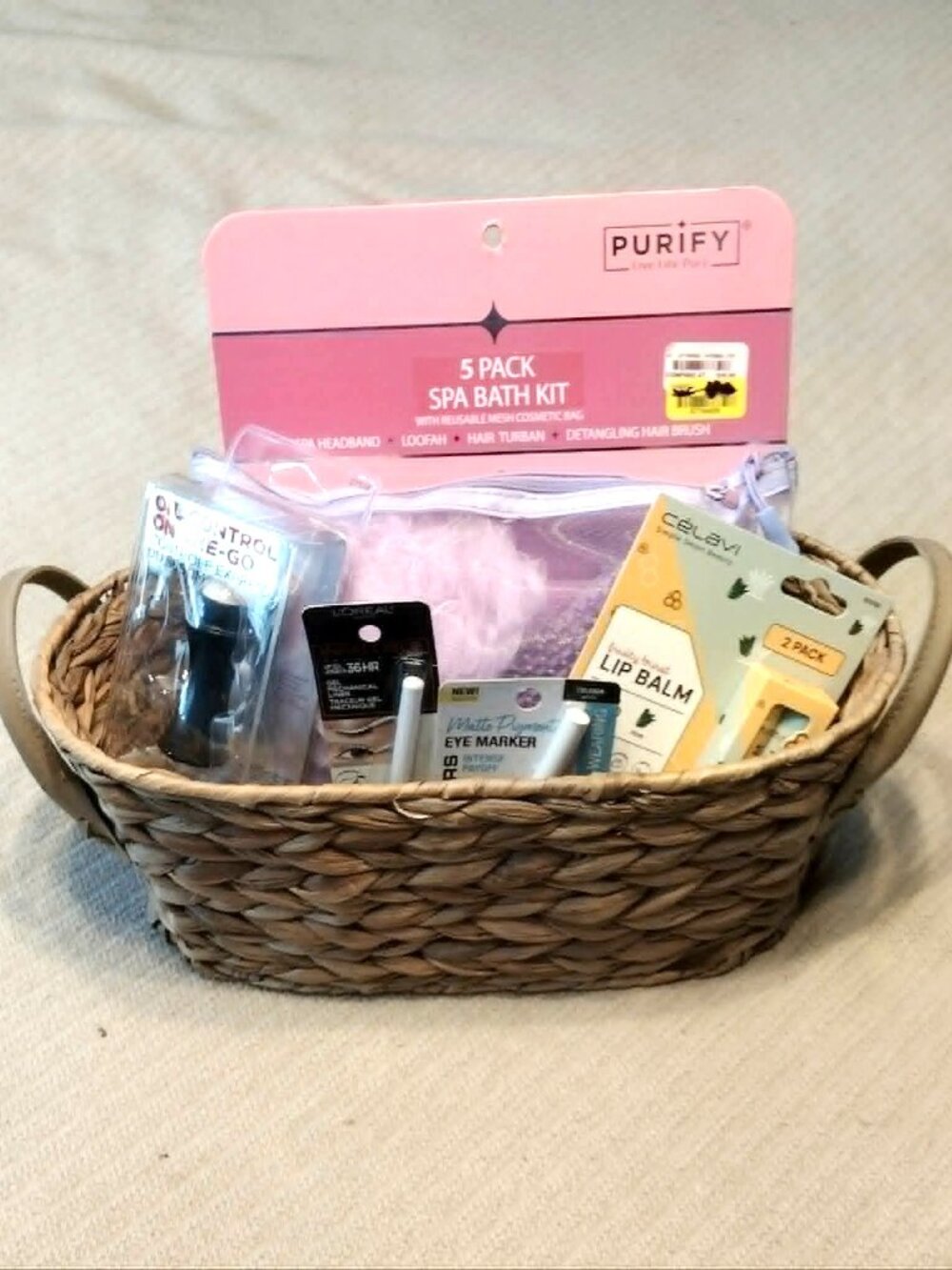 Givvy Lot of 5 Beauty Items Plus Basket
